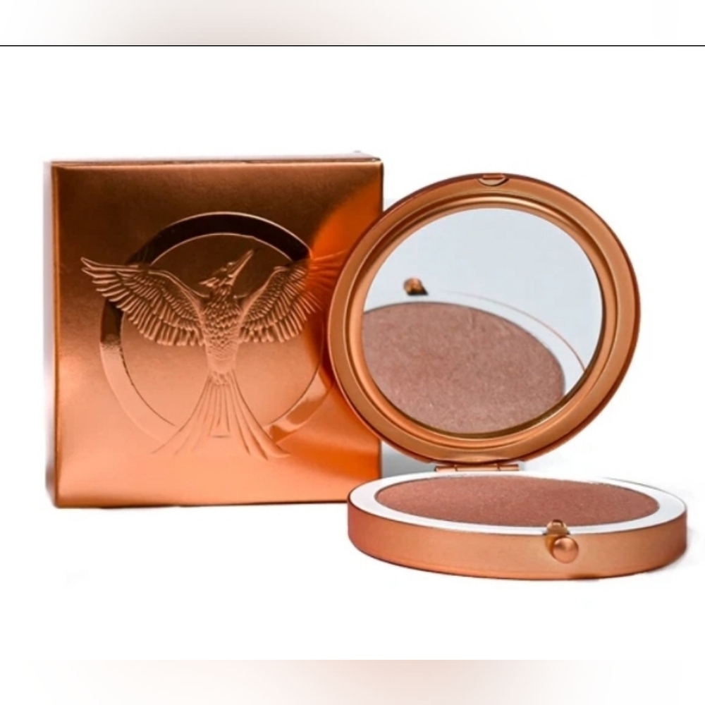 STORYBOOK Cosmetic Revolution World Of Hunger Games Pressed Powder Compact NIP